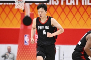 杨瀚森：与队友并肩奋斗，力求比赛佳绩，机会属于有准备的人