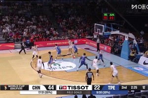 这才是NBA球员该有的表现！杨瀚森低位碾压背打转身上篮打进