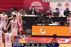 21年世预赛，中国男篮对阵日本，杜锋玩五上五下，半场领先20+