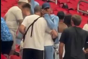 贝林厄姆遭阿根廷逆转后泪洒赛场，家人与女友现场给予慰藉