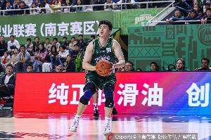 赵柏清与刘传兴当年相似，母队通过合同规则限制球员自由