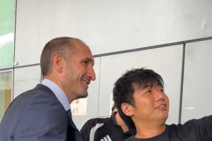 基耶利尼随尤文抵达中国香港,名宿老图拉姆将和部分球员出席活动