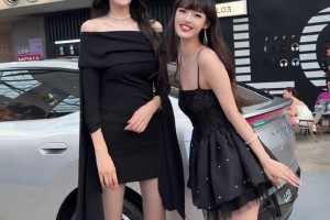 1米8女模特晒视频：在2米的诺姐面前直接化身小学生了