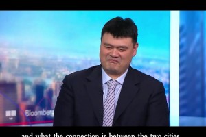 姚明最新全英采访！畅谈库里签约李宁 亚洲大学联赛 慈善等