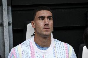 狂飙！弗拉霍维奇免签加盟，罗体主场掀起免签狂潮