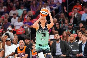 斯图尔特WNBA总得分突破6575分，跻身历史第10位，超越坎迪斯·帕克