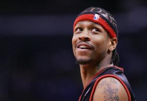 NBA50年历史仅一人季后赛和常规赛场均时间皆超40分钟，正是艾弗森