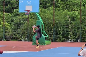 我那体弱多病的体育老师，把职称给他吧，太不容易了...