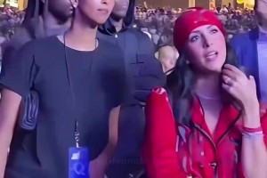 瓦妮莎和娜塔莉亚现身Jay-Z演唱会，母女同框画面温馨