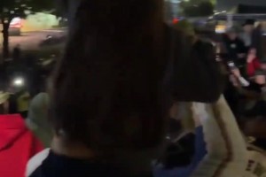 盘外招虽迟但到！墨西哥球迷为英格兰队送上“摇篮曲”