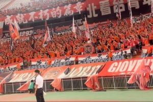 战术解析：山东泰山如何凭借高效攻防转换逆转取胜