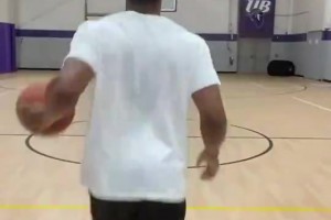 无敌火箭登！网友恶搞：19年的NBA球员是怎么防守哈登的？