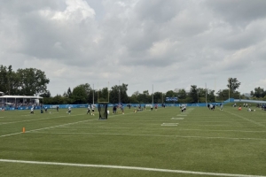 活塞惊喜曝光：同城NFL训练场曝光，球迷沸腾！