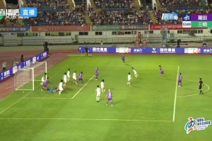 莆田队2-0三明队！莆田队周华龙门前鱼跃冲顶破门