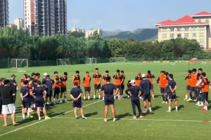 泰山跟队记者牛志明：山东泰山队训练，有人复出，有人缺席