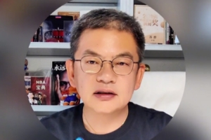 苏群表示：杜锋近期承受巨大压力，凭借其能力定能迎来再次崛起的时刻。