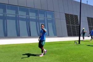 放松心态！巴西队积极训练备战八分之一决赛！