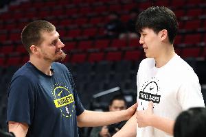 土耳其媒体提问：杨瀚森表现似约基奇，他下赛季的出场时间会提升吗？