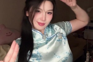 “旗袍姐姐驾到，野球场肘姐申请出战！