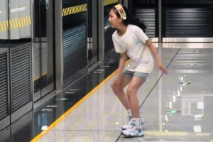 有些人走着走着，就莫名其妙一顿操作后，来一个空气投篮...