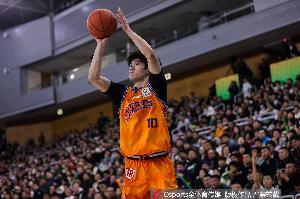 偰李永炜：教练团队与球队资深成员持续给予鼓励，贺希宁教导我要大胆进攻
