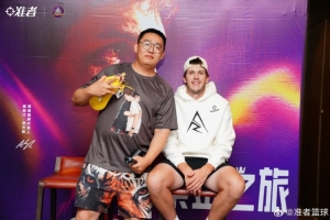 逆境中破茧！里夫斯厦门夜遇热情球迷 情绪爆棚