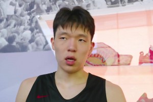 杨瀚森英语采访：今年移动要更好了，与莫兰特一起打球给他掩护！