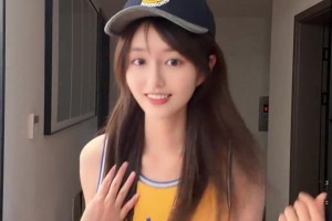真漂亮！小七收到我库的礼物，直接放福利玩起变装秀啦