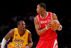 科比与麦迪：NBA初途的智慧对决，科比在全方位指导中占据上风